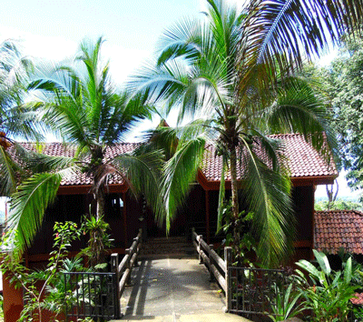 3 House Estate and Ocean Views