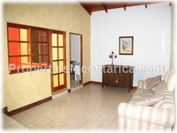 BBQ by the pool, solar energy, access, shopping malls, pharmacies, golf community, 5 bedrooms, malls, pharmacies, american bilingual schools,