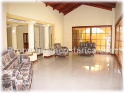 BBQ by the pool, solar energy, access, shopping malls, pharmacies, golf community, 5 bedrooms, malls, pharmacies, american bilingual schools,
