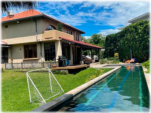 Beautiful fully furnished 2-story house with 3 bedrooms, 2 bathrooms, large garden and private lap pool in Santa Ana. Situated close to the Country Day School in Alajuela and only 1 hour from the beach.