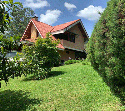 Charming Cottage in gated community, Heredia with beautiful gardens and amazing views