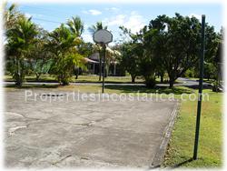 Detached house for rent, Santa Ana condo, green areas, security, supermarkets,