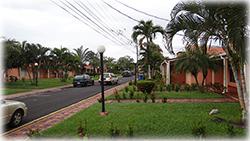 Gated community, house for sale, condo for sale, pool, BBQ, vacation property, invest opportunity,walking distance to the beach, Jaco Real Estate