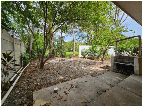 casa, beach town, shopping, mango tree, updated, house, air conditioning