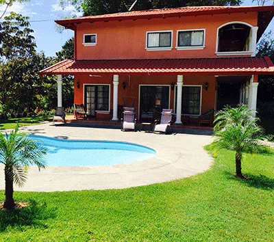 3 Bedroom Home in Ojochal with Pool and Easy Access, Close to Playa Tortuga