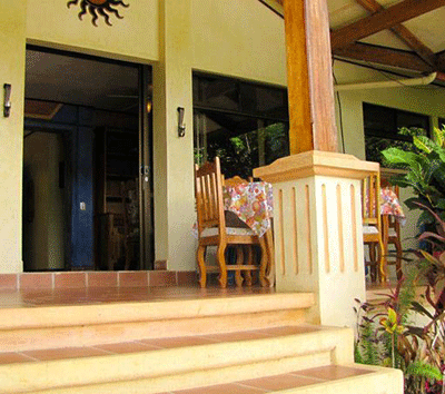 Beautiful Jungle Home with Large Entertainment Pavilion