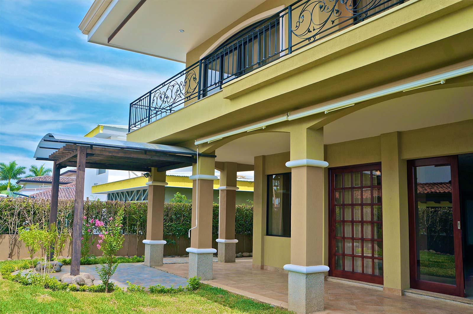 Single Family Home in Hacienda del Sol Premier Gated Community of Santa Ana with swimming pool and tennis