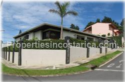 Golf community home, Cariari for sale, Cariari golf neighborhood, Cariari real estate, 5 bedroom, family home, gardens, fountains, ample, spacious, security, internet, privacy, international schools, 1451