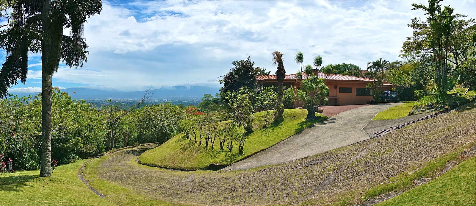 Villa Tucanes, Priceless Lifestyle in Santa Ana hills