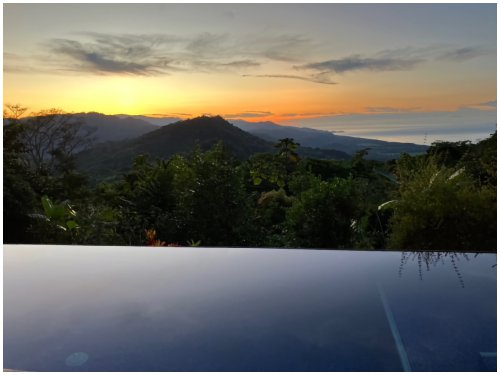 Sol y Mar Sunrise Retreat near Dominical, infinity pool at sunset