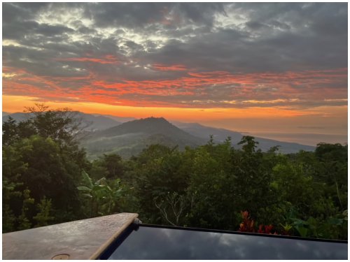 Sol y Mar Sunrise Retreat near Dominical, ocean and mountain view at sunset