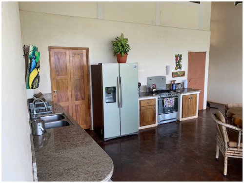 Sol y Mar Sunrise Retreat near Dominical, full kitchen