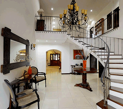Spacious Living Space to Make a New Beginning in Santa Ana