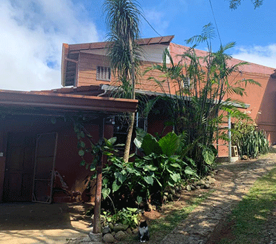 San Ramon Estate with three rustic houses, precolombine sculptures and wildlife corridor